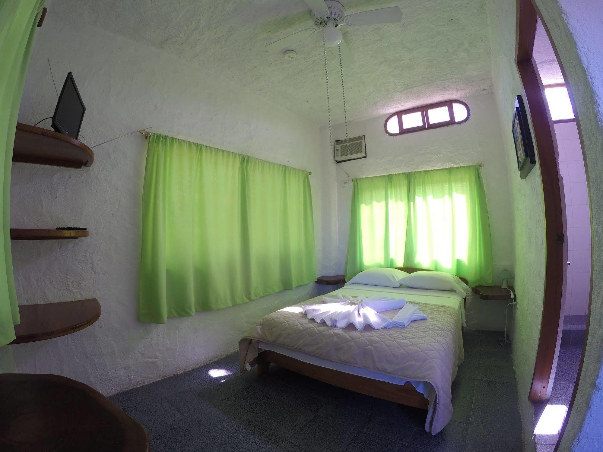 Royal Galapagos Inn Пуерто-Бакерісо-Морено Екстер'єр фото
